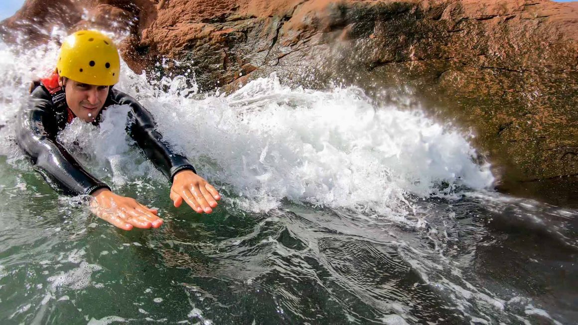 Wave-Chasers-Chasseurs-de-vagues-Magdalen-islands-Grande-Entree-Island-ALEXANDRE-GREGOIRE