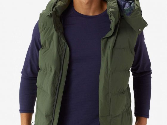 Lole-Odin-vest-front-smiling