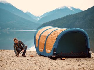 The RISE Airnest tent on a beach.