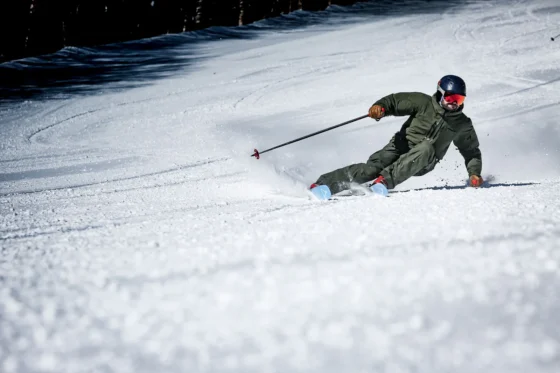 Skier at a resort on Renoun skis